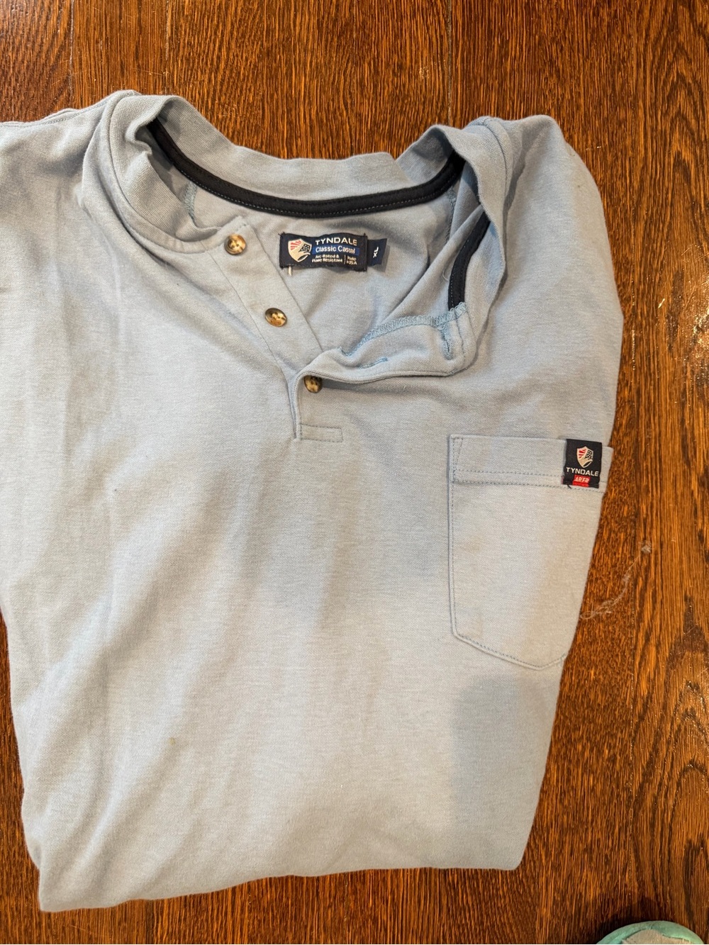 Long Sleeve Henley Shirt in Light Blue